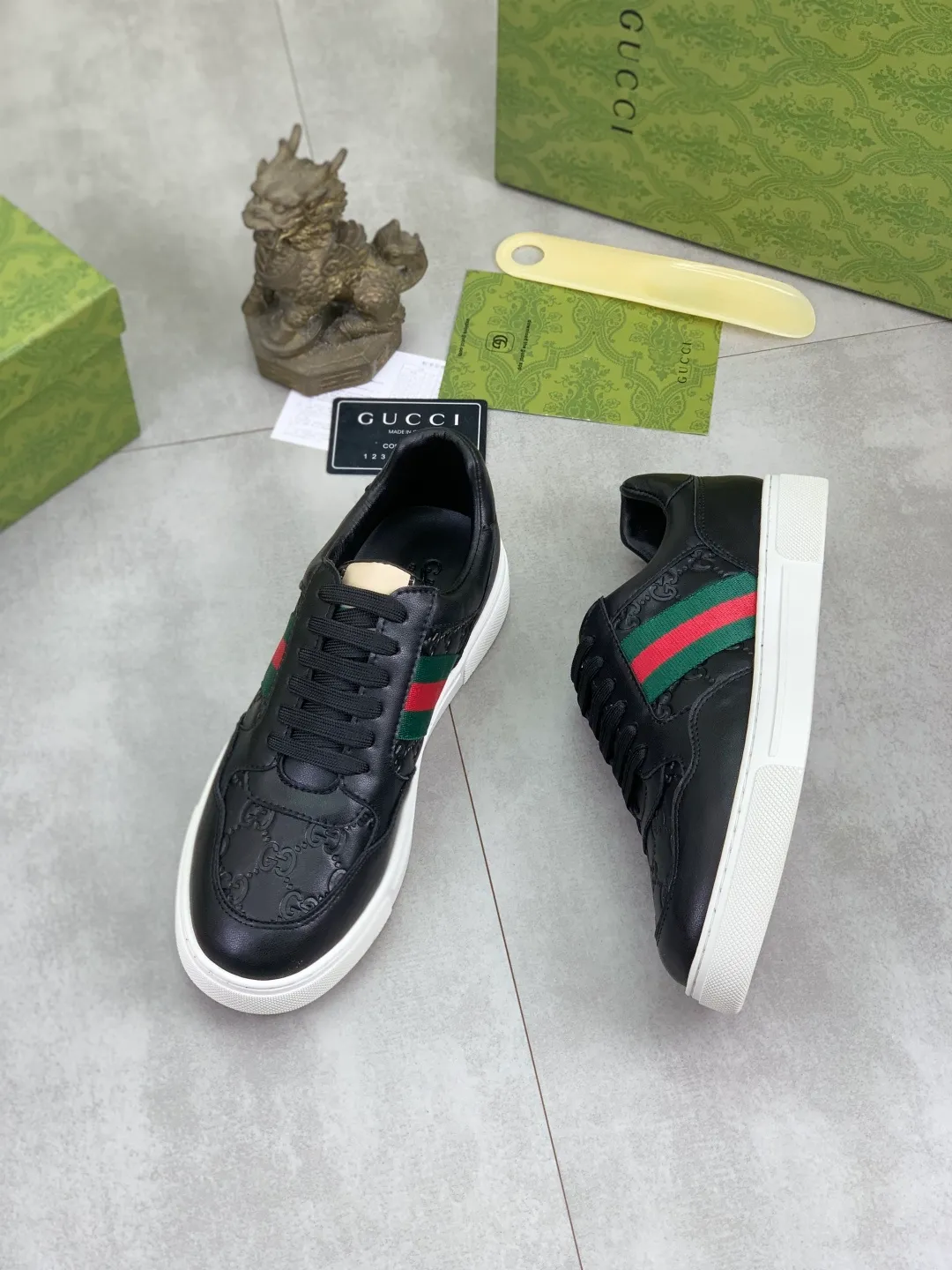 Men's shoes 💰P420 💰[New style]🆘 The latest model from Gucci GUCCI official website🎁Classic casual and fashionable men's shoes👟Best model💥The style is simple and elegant, exclusive for trendy men. Unique official website latest brand elements👑Gucci original decoration, fashionable and generous, original soft calfskin fabric➕Comfortable soft first-layer pigskin lining ✅The official website specifies wear-resistant casual outsole, the classic model is photographed in real life🎬Color: 2️⃣colors available😍Number of codes: 38-44